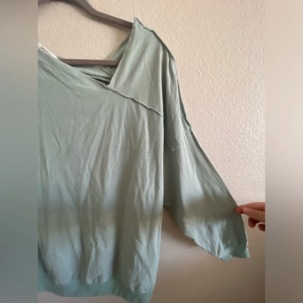 Umgee asymmetrical top